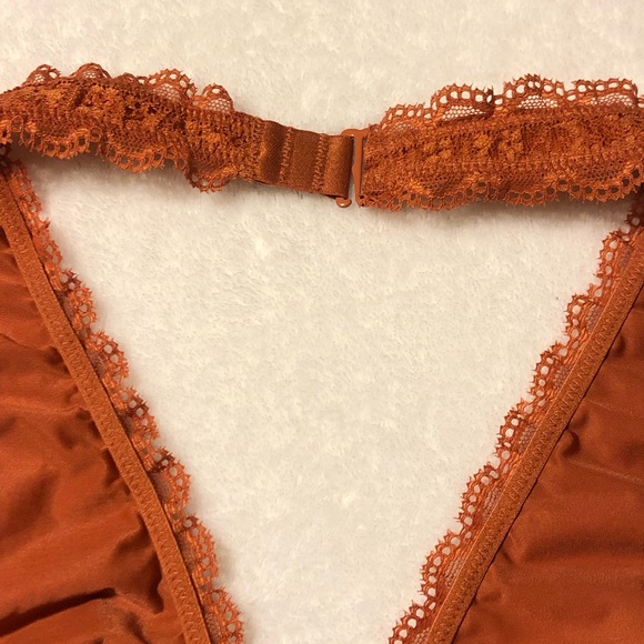 Victoria’s Secret NWT Lace Halter Bralette - Picture 5 of 6